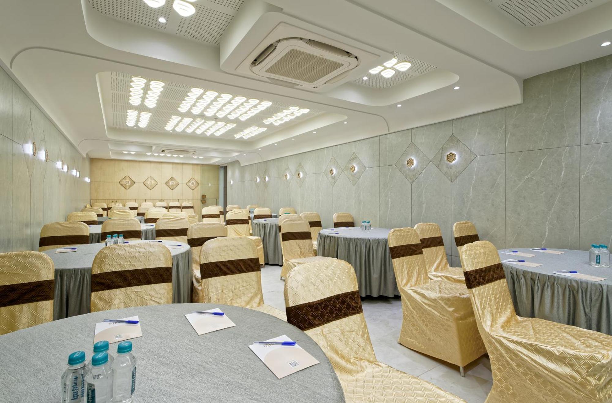 Exora Inn アーメダバード エクステリア 写真