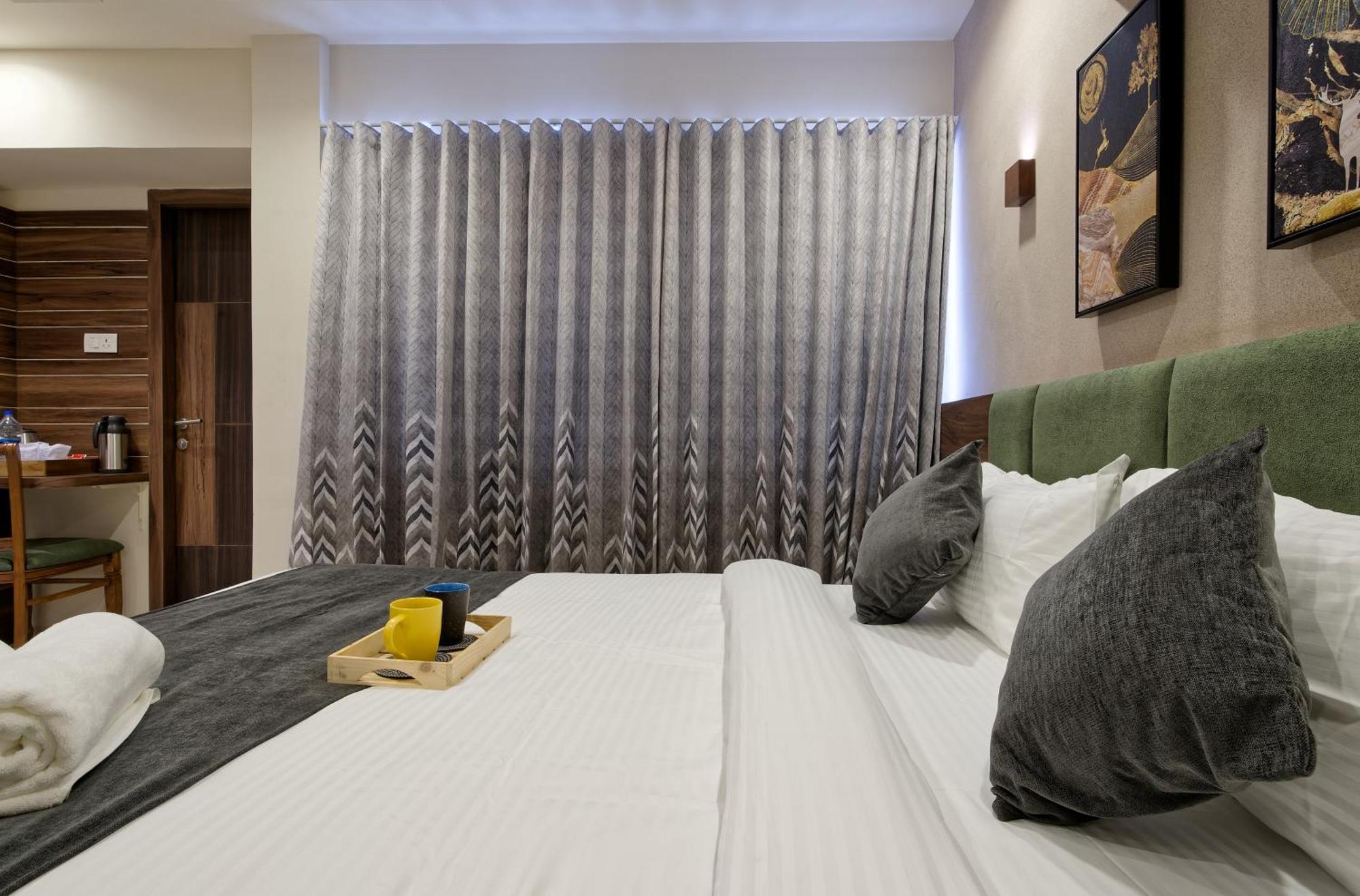 Exora Inn アーメダバード エクステリア 写真