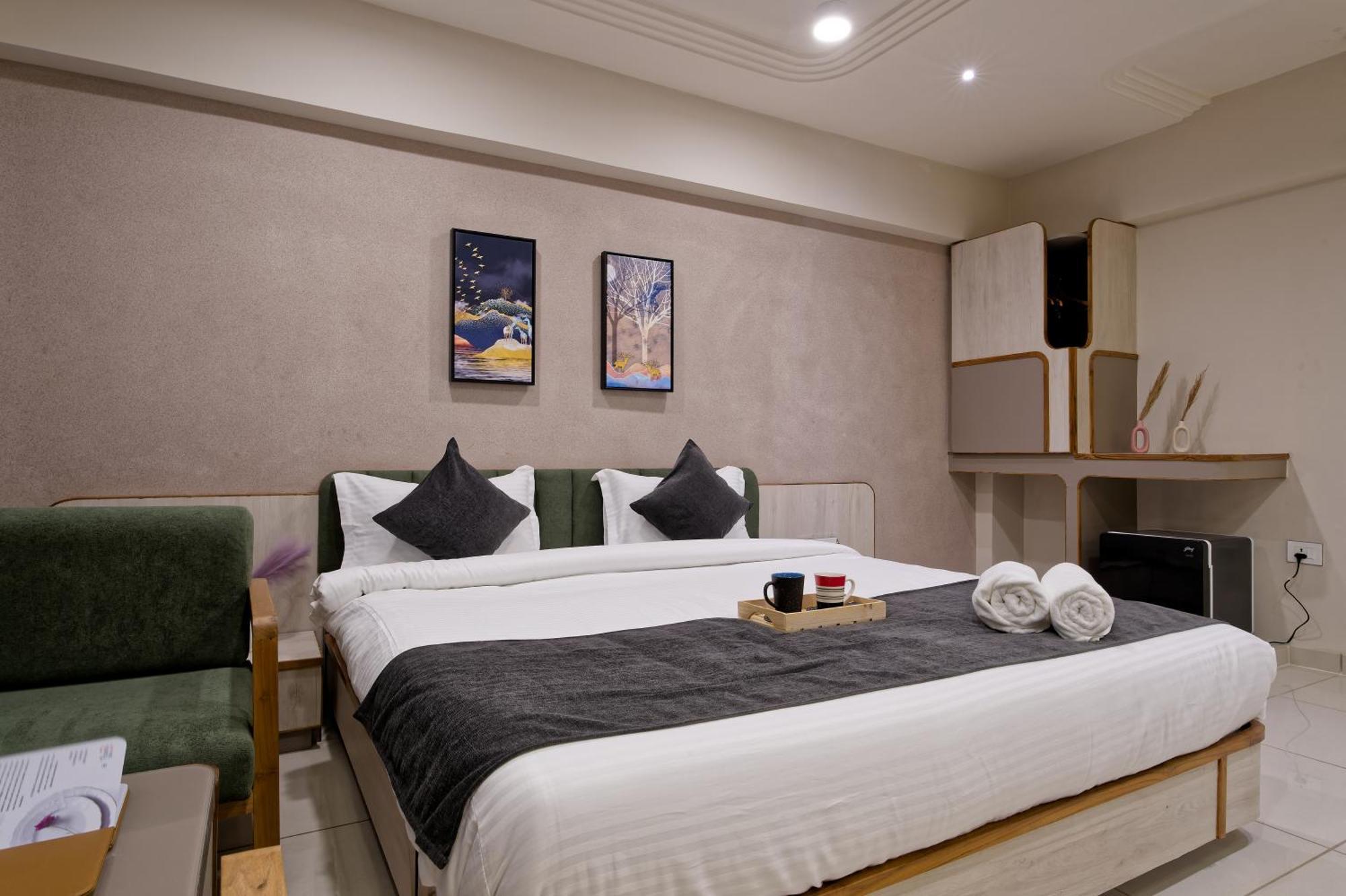 Exora Inn アーメダバード エクステリア 写真