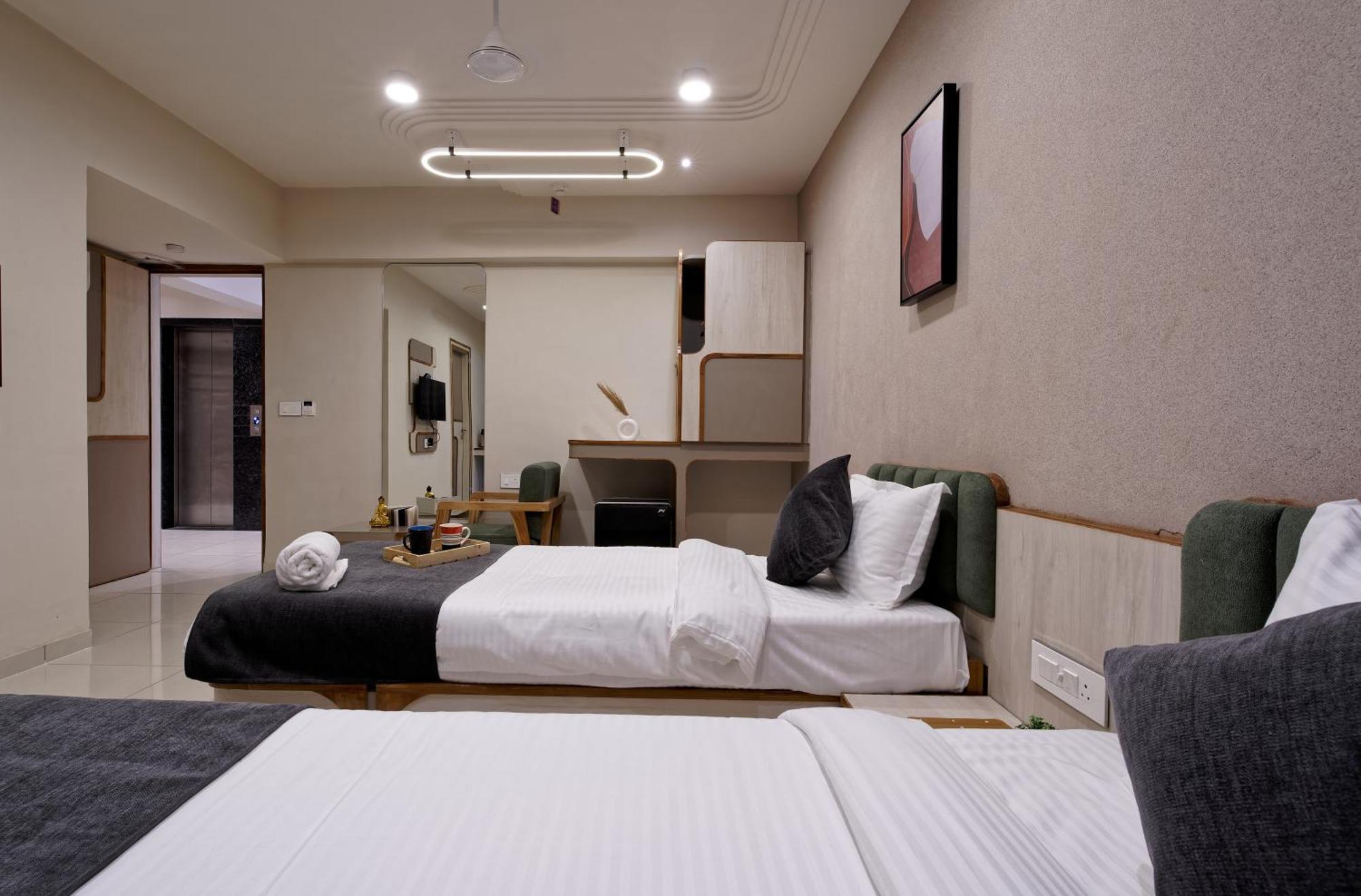 Exora Inn アーメダバード エクステリア 写真